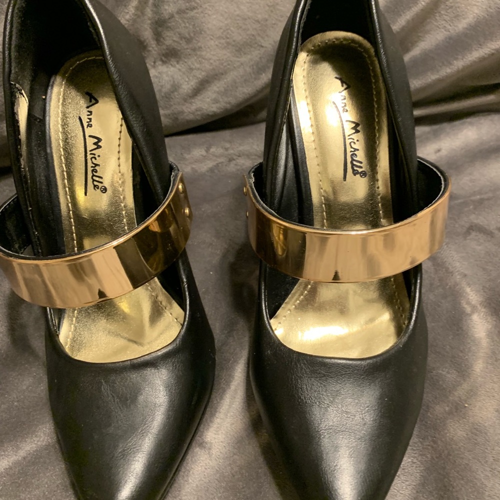 Pumps - Picture 2 of 3